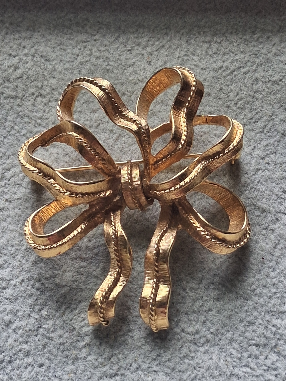 Monet Gold Bow Ribbon Brooch